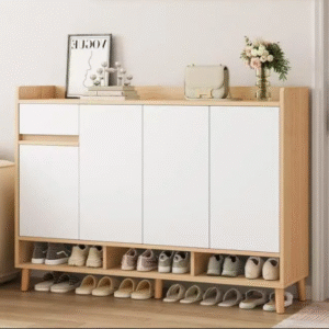 جزامة  ورفوف من الخشب لأبيض مع أدراج بني، منظمة بشكل أنيق في غرفة منزلية.